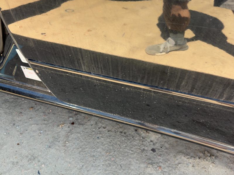 2006-2007 Infiniti M35 Rear Door Moulding LH