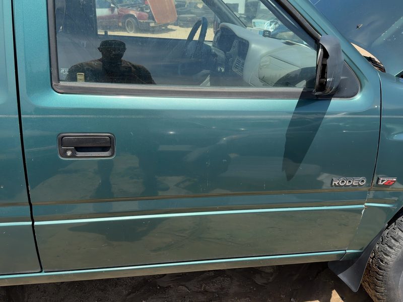 1995-1997 Isuzu Rodeo Front Door RH