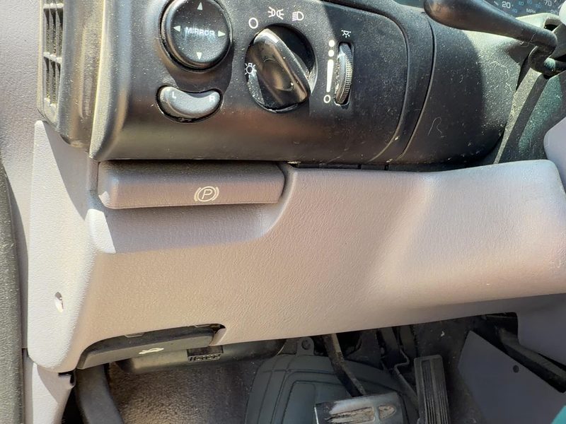 1996-2000 Chrysler Town & Country Dash Panel