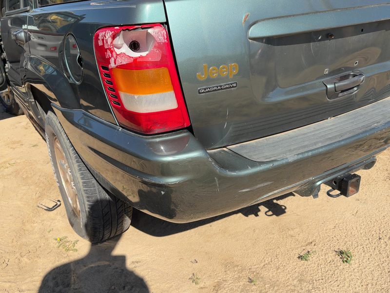 1999-2004 Jeep Grand Cherokee Rear Bumper Assembly