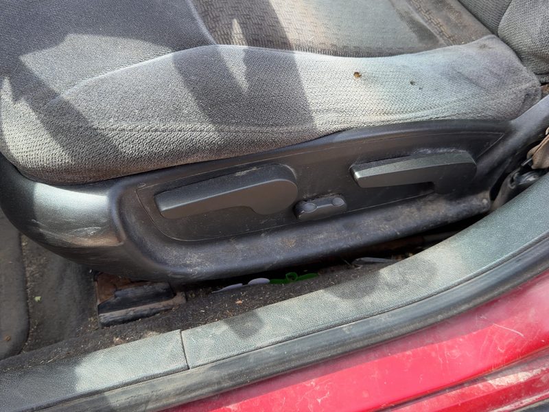 2008 Chevrolet Impala (80 & Up) Seat Track LH