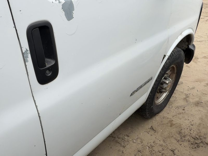1996-2002 Chevrolet Van Express 2500 Series Front Door RH