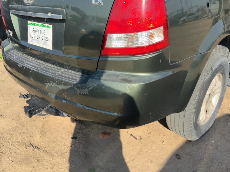 2003-2006 Kia Sorento Rear Bumper Assembly