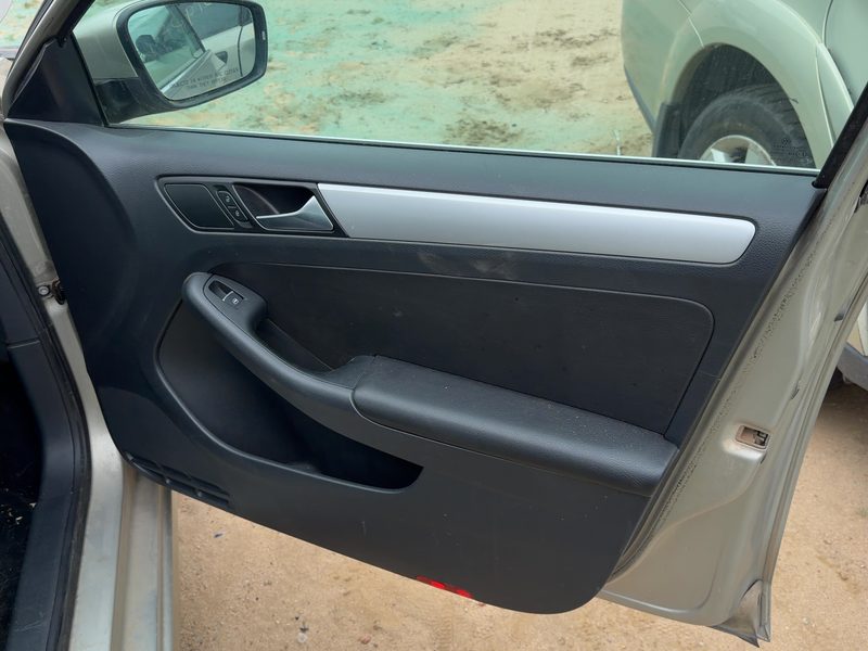 2013-2018 Jetta Except Gli Front Door Trim Panel RH