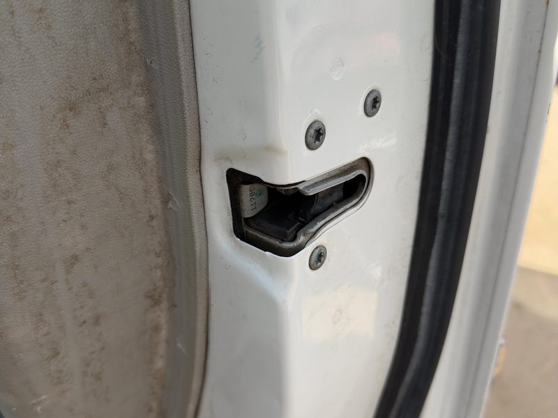 2008-2011 Chrysler Town & Country Front Door Latch RH