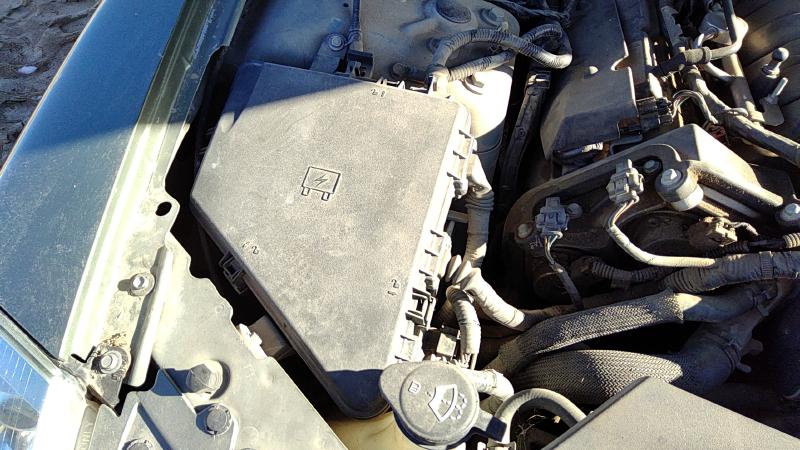2005-2007 Cadillac STS Engine Fuse Box