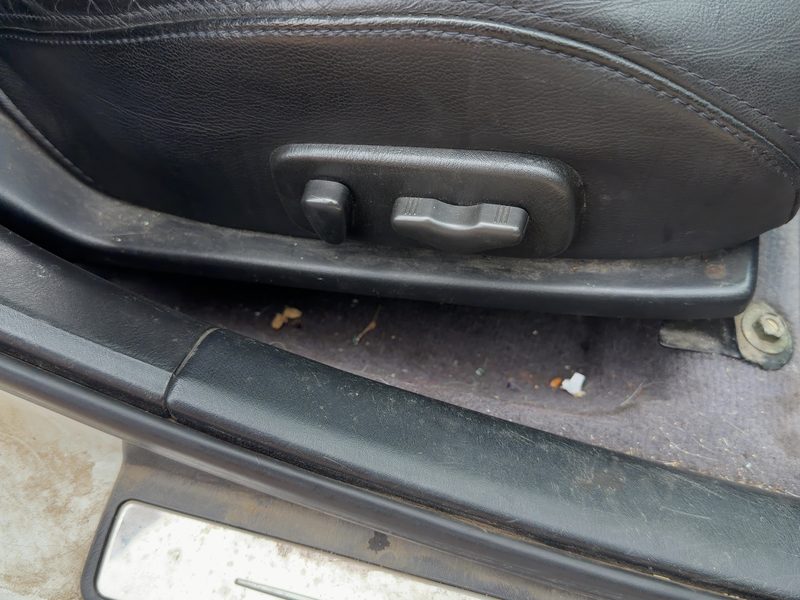 2000 Infiniti I30 Seat Track RH