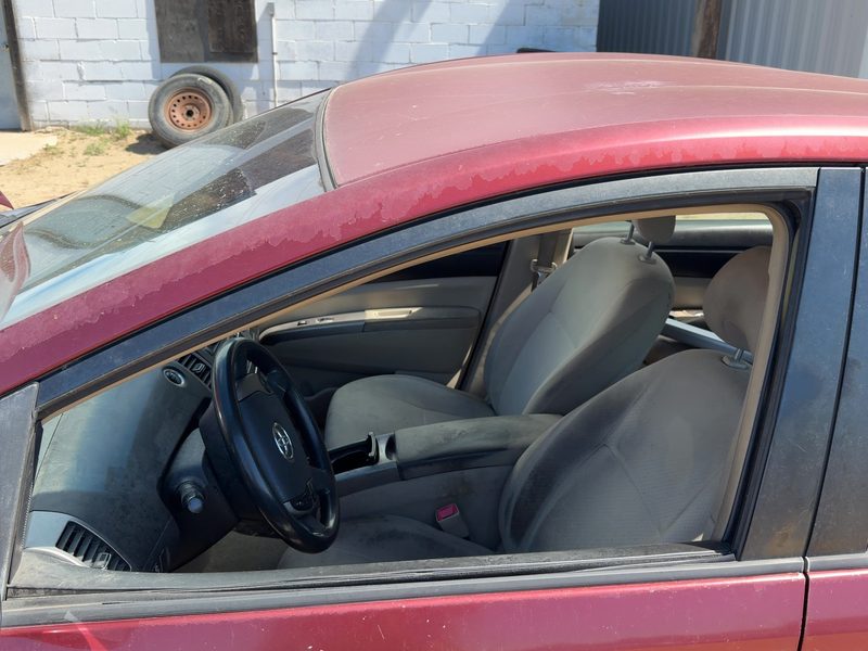 2004-2009 Toyota Prius Front Door Glass/Window LH