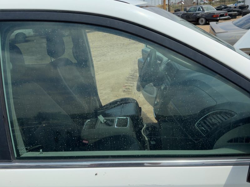 2008-2020 Chrysler Town & Country Front Door Glass/Window RH