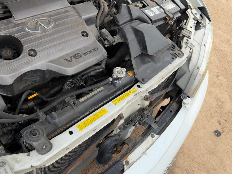 2000-2001 Infiniti I30 Radiator