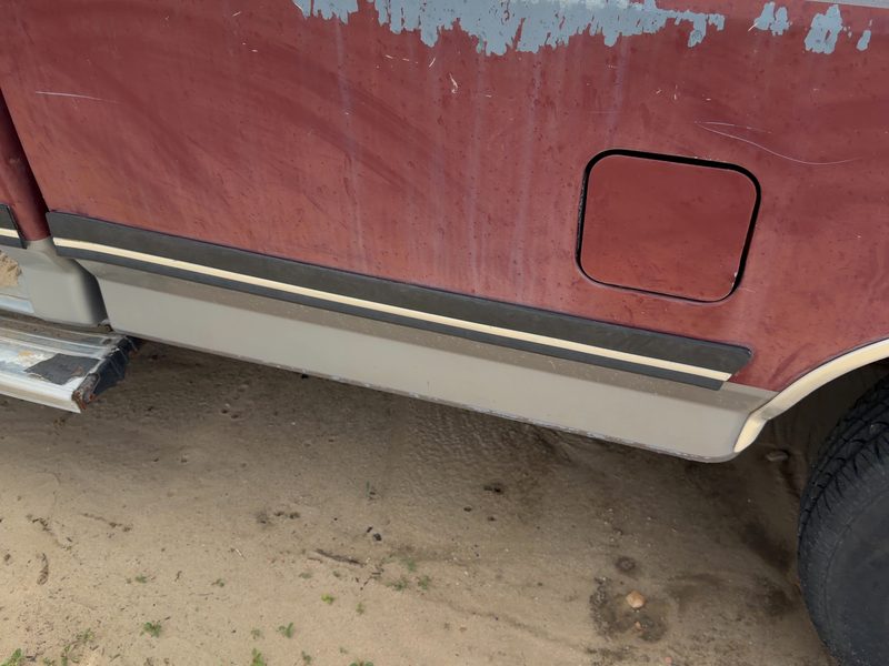 1989 Ford Pickup F150 Series Quarter Panel Moulding LH