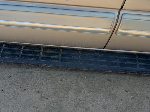 2001-2006 Chevy Suburban 1500 Passenger Right Running Board Side Step Oem 4X4