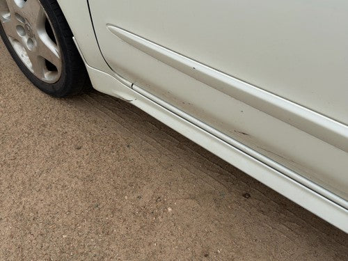 2000 Infiniti I30 Driver Left Lower Rocker Panel Moulding Oem White 768532Y607
