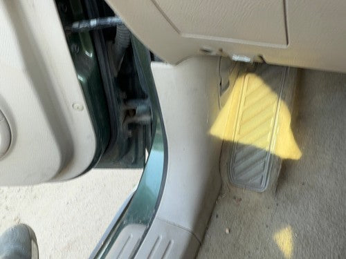 2003-2006 Kia Sorento Driver Left Lower Kick Trim Panel Oem Beige Fc