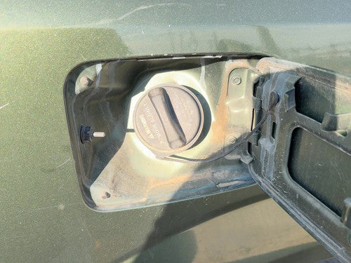 2005-2006 Kia Sorento Fuel Filler Neck Assembly With Gas Cap Oem Upper Ex And Lx
