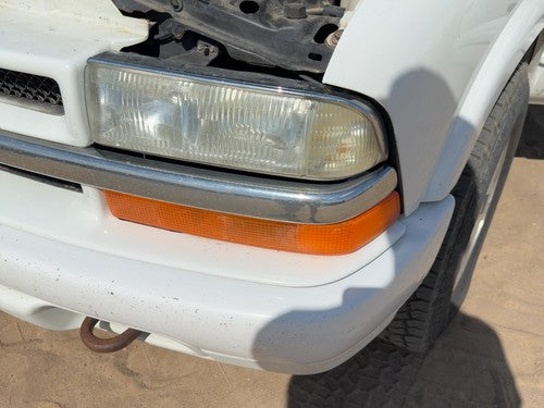 1998-2005 Chevy S10 Blazer Front Grille Assembly Chrome Center OEM White 50U