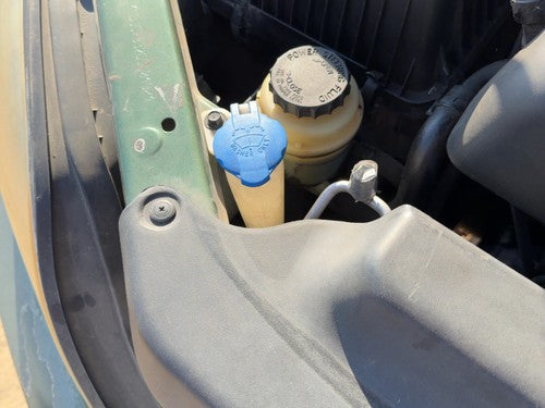 2005-2006 Kia Sorento Windshield Washer Fluid Reservoir With Pump Oem Wiper Tank