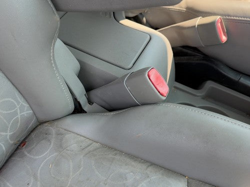 04-05 Vue Redline Passenger Right Front Seat Belt Buckle Receiver Oem Gray 17D