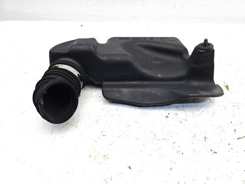 2004 Chevy Silverado 2500 Air Intake Tube Resonator Box 6.6L Duramax Diesel