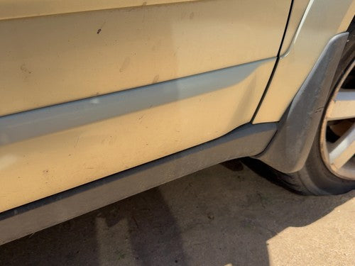 05-09 Legacy Outback Passenger Right Front Lower Moulding From Door Oem Gold 9J