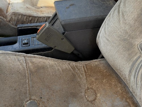 1985-1988 Nissan Maxima Driver Left Front Seat Belt Buckle Receiver Oem Gray