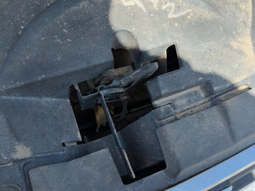 2006-2007 Chevy Monte Carlo Hood Latch Assembly With Bracket Oem 15884618