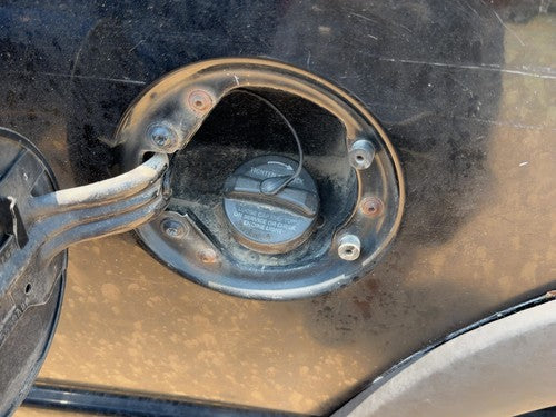 2002-2005 Dodge Ram 1500 Fuel Filler Neck Assembly With Gas Cap Oem 52102554Ab