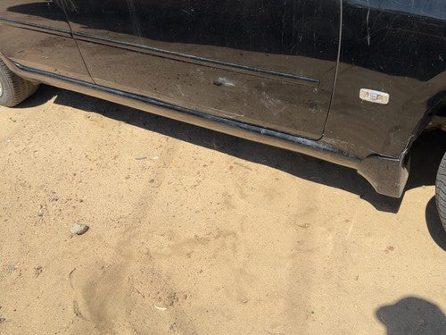 06-07 M35X Passenger Right Lower Rocker Panel Moulding Oem Black Obsidian Kh3