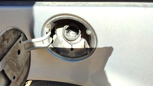 1999-2000 Chevy Venture Fuel Filler Neck Assembly With Gas Cap Oem 10425290