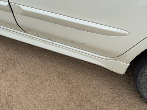 2000 Infiniti I30 Driver Left Lower Rocker Panel Moulding Oem White 768532Y607