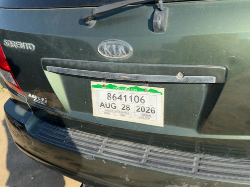 06 Sorento License Plate Trim Surround Panel Oem Tail Trunk Finish Ivy Green 3N