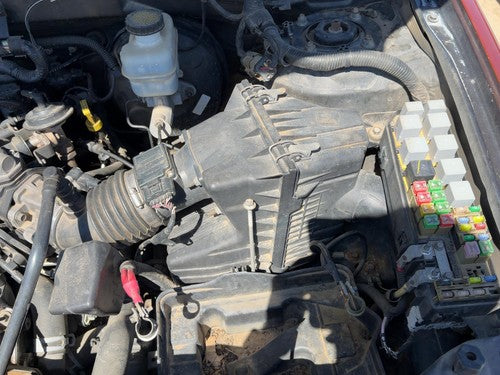 05-07 Escape Complete Air Intake Cleaner Filter Box Housing With Tube Oem 3.0L