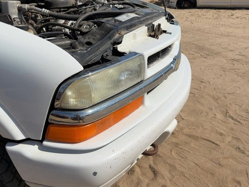 1998-2005 Chevy S10 Blazer Front Grille Assembly Chrome Center OEM White 50U
