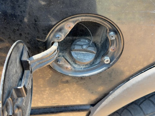 2002-2005 Dodge Ram 1500 Fuel Filler Neck Assembly With Gas Cap Oem 52102554Ab