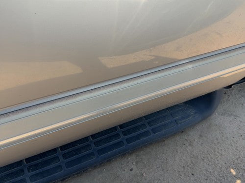 00-06 Suburban 1500 Passenger Right Front Moulding From Door Trim Strip Silver B