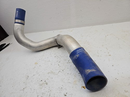 04 Silverado 2500 Passenger Cold Side Intercooler Pipe 6.6L Duramax 15743615