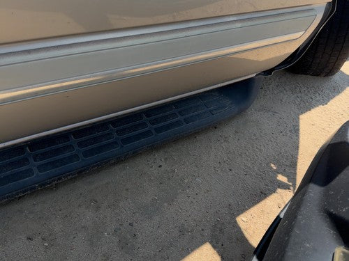2001-2006 Chevy Suburban 1500 Passenger Right Running Board Side Step Oem 4X4