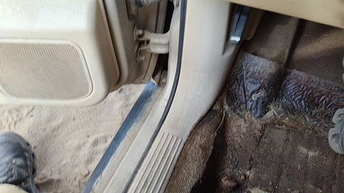 2007-2009 Suzuki Grand Vitara Xl-7 Driver Left Lower Kick Trim Panel Oem Tan