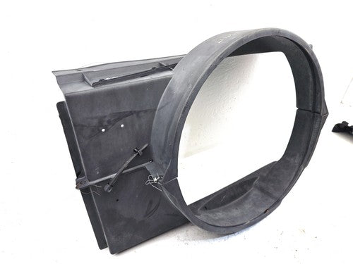 95-00 Gmc Sierra 2500 Chevy Upper And Lower Cooling Fan Shroud Oem 5.7L 15739587