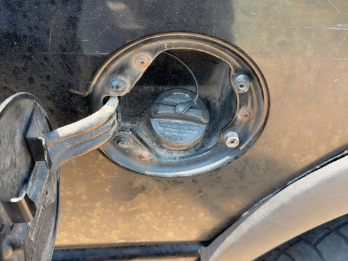 2002-2005 Dodge Ram 1500 Fuel Filler Neck Assembly With Gas Cap Oem 52102554Ab