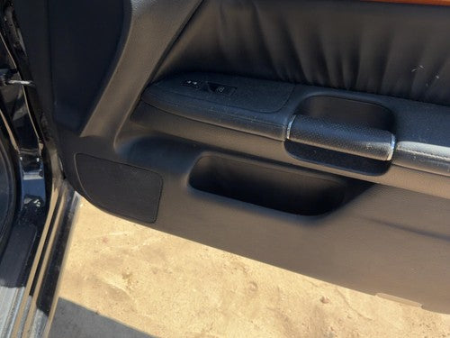 06-07 M35X Passenger Right Front Door Trim Panel With Switches Wood Graphite