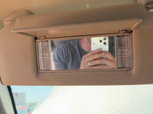 2004-2005 Chevy Suburban 1500 Driver Left Sun Visor Oem Gray 92I 15269592
