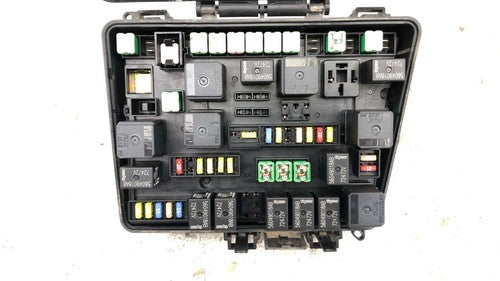 2004-2006 Chrysler Pacifica Engine Fuse Box Power Distribution Panel Oem