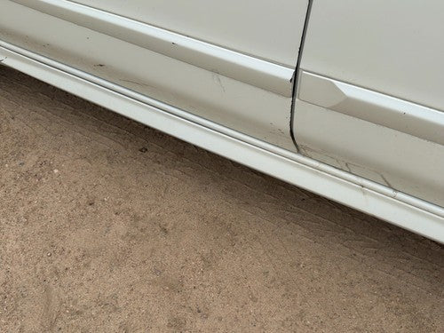 2000 Infiniti I30 Driver Left Lower Rocker Panel Moulding Oem White 768532Y607