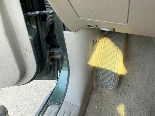 2003-2006 Kia Sorento Driver Left Lower Kick Trim Panel Oem Beige Fc