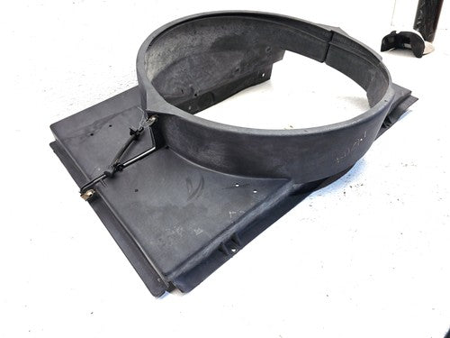 95-00 Gmc Sierra 2500 Chevy Upper And Lower Cooling Fan Shroud Oem 5.7L 15739587