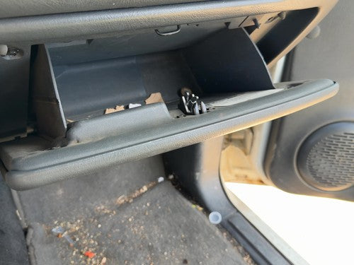 02 Chevy S10 Blazer Glove Box Assembly Complete Door With Latch Oem Graphite 12H