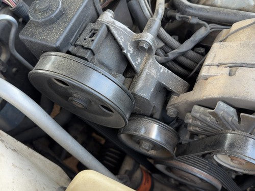 1986 Oldsmobile 98 Power Steering Pump With Mount Bracket Oem 3.8L
