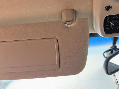 2004-2005 Chevy Suburban 1500 Driver Left Sun Visor Oem Gray 92I 15269592