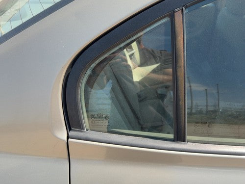 01-06 Elantra Passenger Right Rear Vent Window Back Door Glass With Frame Oem